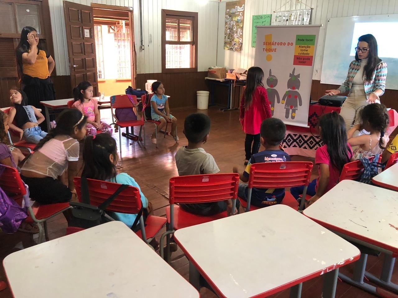 Hospital Santo Antônio realiza palestra de conscientização de cuidado com o corpo com crianças e adolescentes